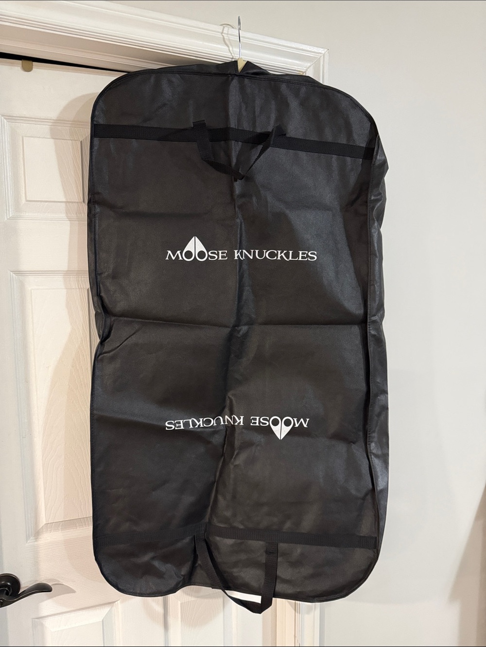 MOOSE KNUCKLES Zip Garment Bag